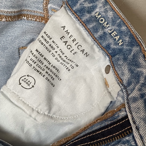 American Eagle Strigid Mom Jeans - Size 8 - Picture 8 of 9
